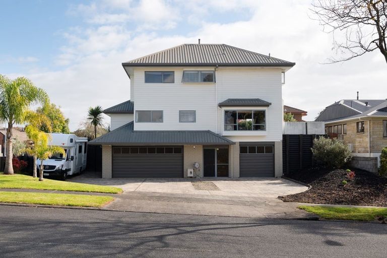 Photo of property in 2 Dallinger Street, St Andrews, Hamilton, 3200