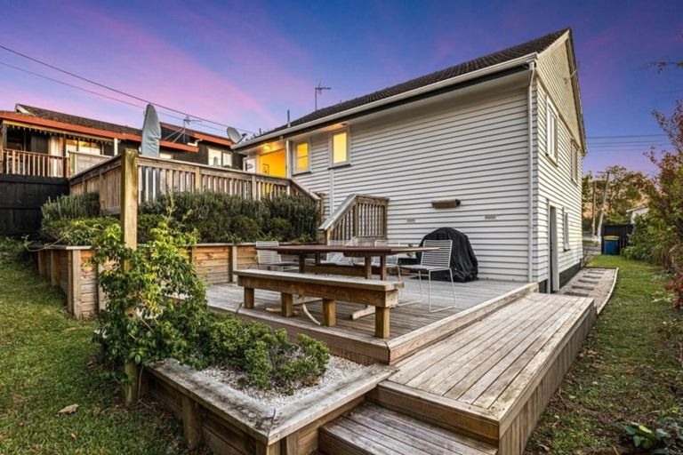 Photo of property in 12 Arahoe Road, New Lynn, Auckland, 0600