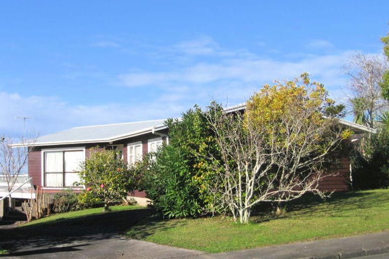 Photo of property in 9 Keegan Drive, Massey, Auckland, 0614