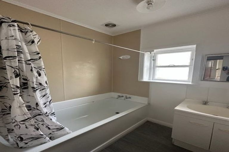 Photo of property in 69 Bell Road, Waiwhetu, Lower Hutt, 5010