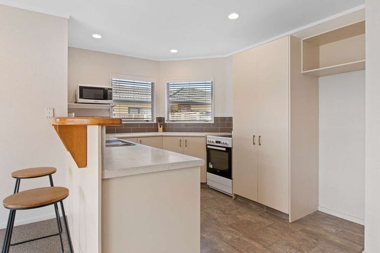 Photo of property in 5 Edgewater Grove, Whakatane, 3120