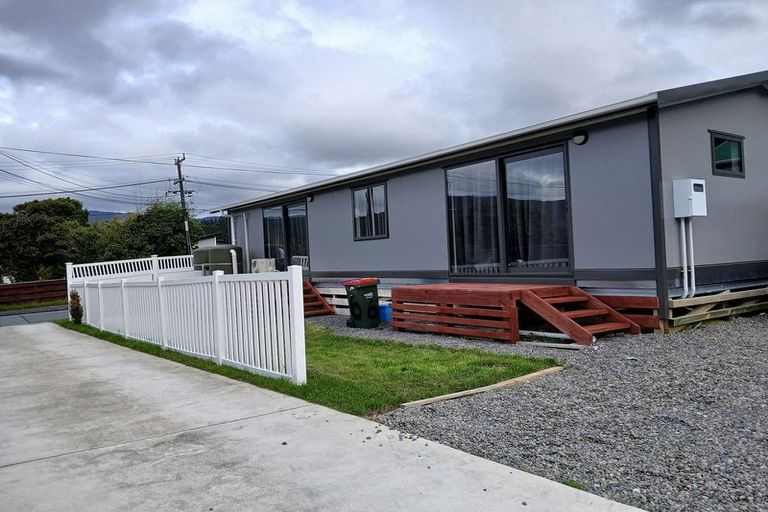 Photo of property in 6-6a Davis Grove, Wainuiomata, Lower Hutt, 5014