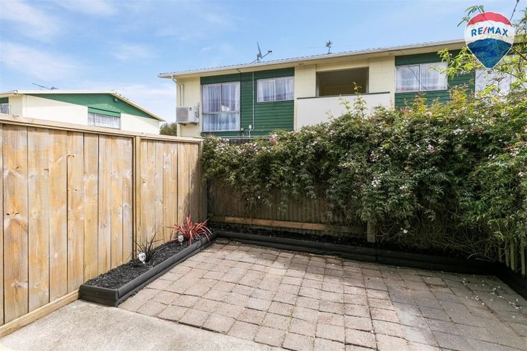 Photo of property in 2/100 Martin Street, Wallaceville, Upper Hutt, 5018
