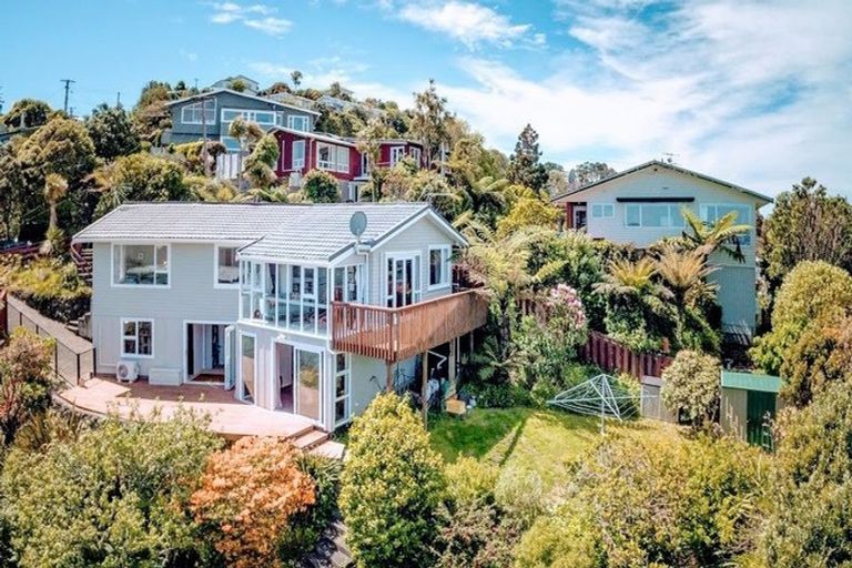 Photo of property in 36 Rakeiora Grove, Korokoro, Lower Hutt, 5012