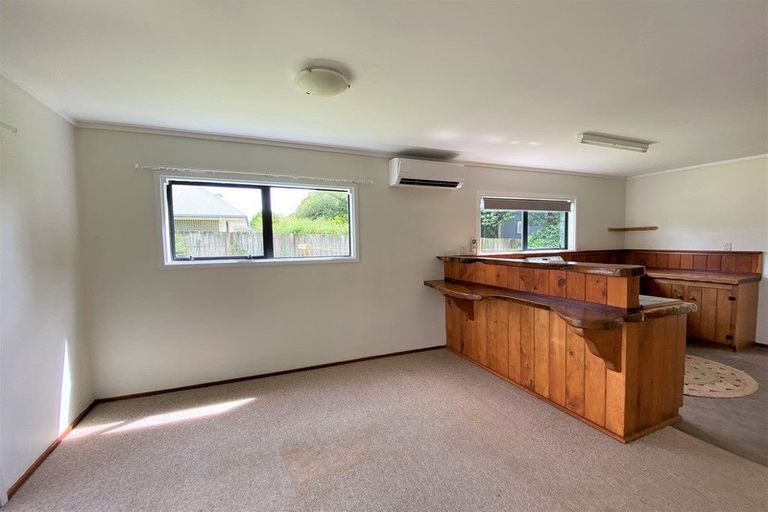 Photo of property in 1 Glenbervie Crescent, Massey, Auckland, 0614