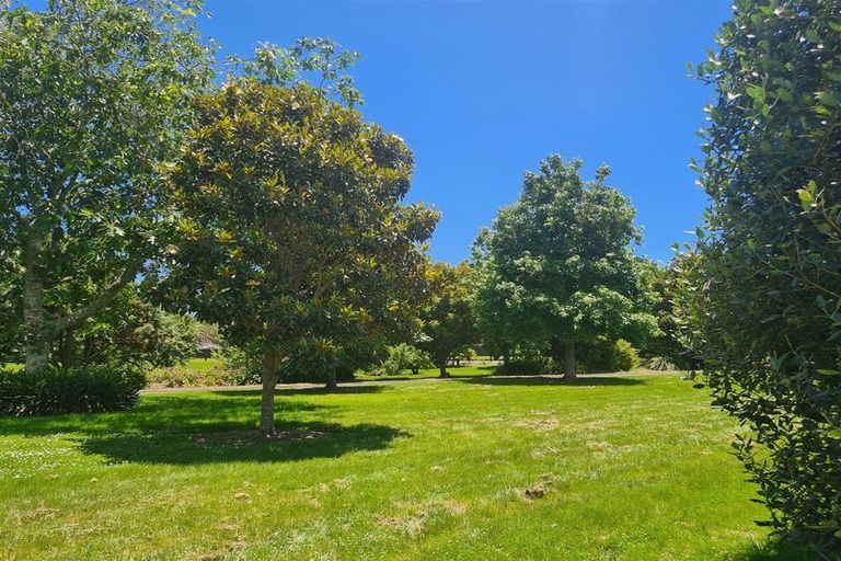 Photo of property in 76 Riverland Road, Kumeu, 0892