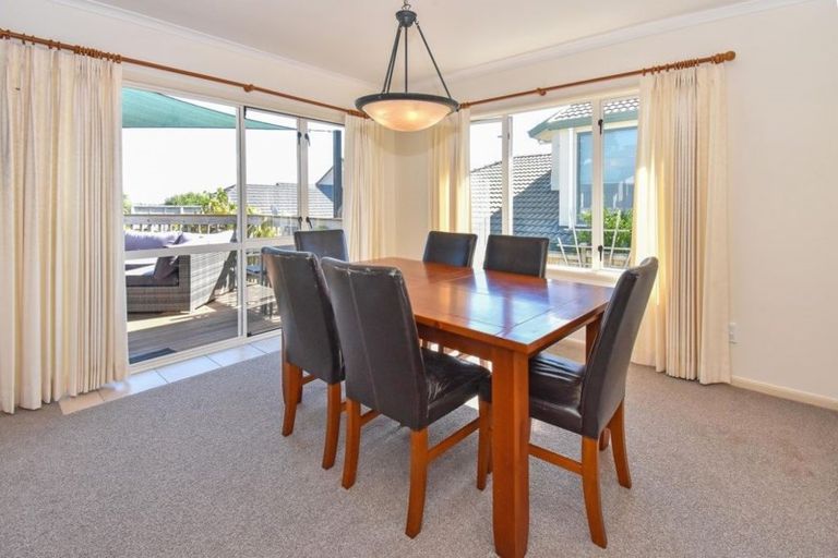 Photo of property in 17 Manara Place, The Gardens, Auckland, 2105