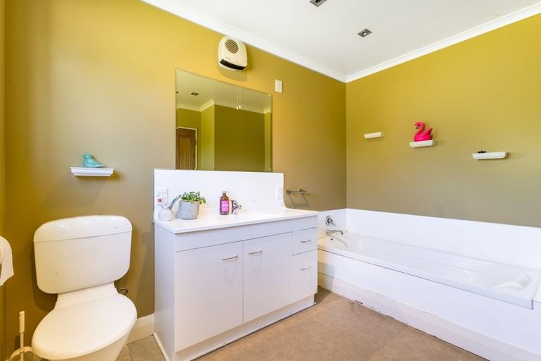 Photo of property in 35 Lauder-omakau Road, Omakau, 9376