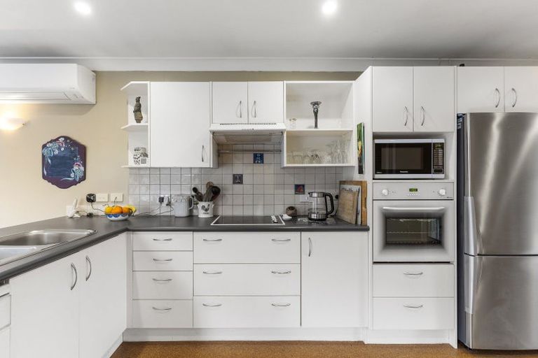 Photo of property in 22 Larsen Road, Panmure, Auckland, 1072