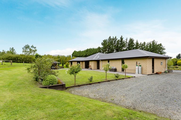 Photo of property in 38 Tara Hills Drive, North Taieri, Mosgiel, 9092