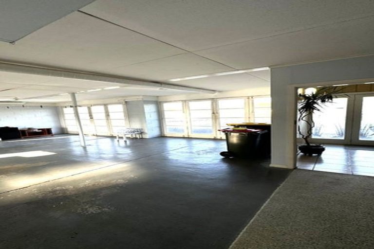 Photo of property in 4176 Great North Road, Glendene, Auckland, 0602