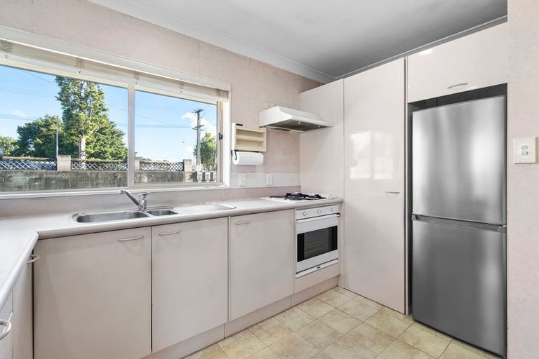 Photo of property in 1/10 Clevedon Road, Papakura, 2110
