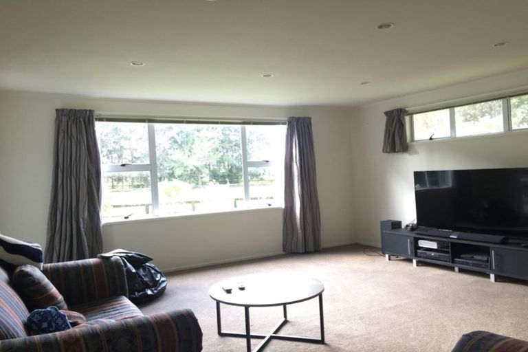 Photo of property in 293 Boord Crescent, Kumeu, 0891