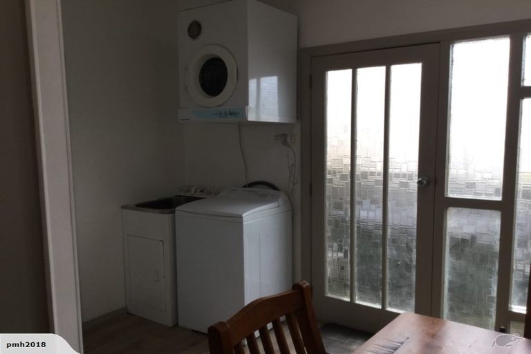 Photo of property in 39 Ngaio Road, Kelburn, Wellington, 6012