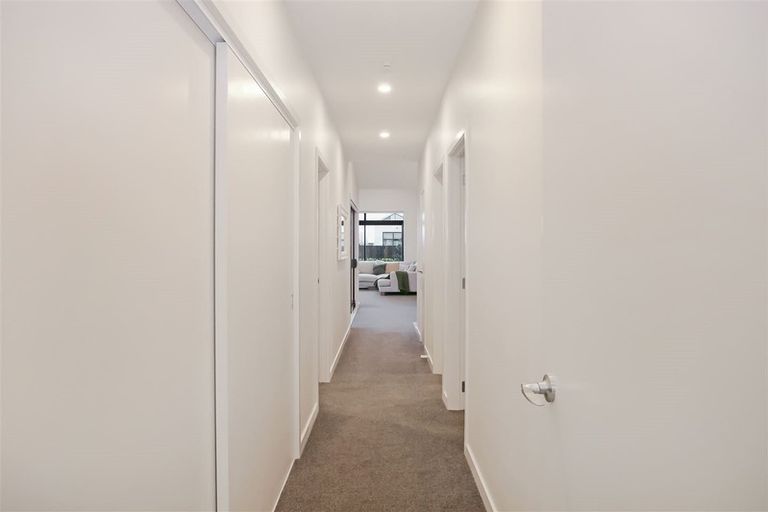 Photo of property in 17 Liberation Road, Papakura, 2110