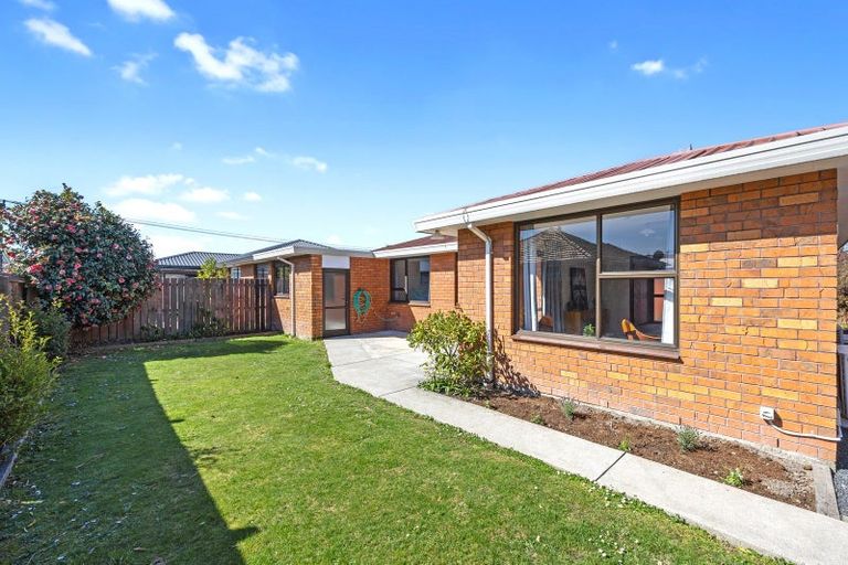 Photo of property in 2/281 Sawyers Arms Road, Bishopdale, Christchurch, 8053