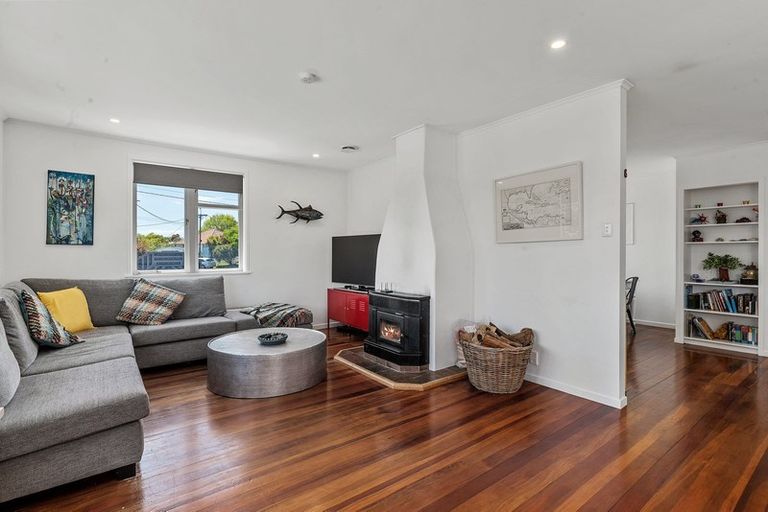 Photo of property in 14 Fraser Road, Narrow Neck, Auckland, 0624