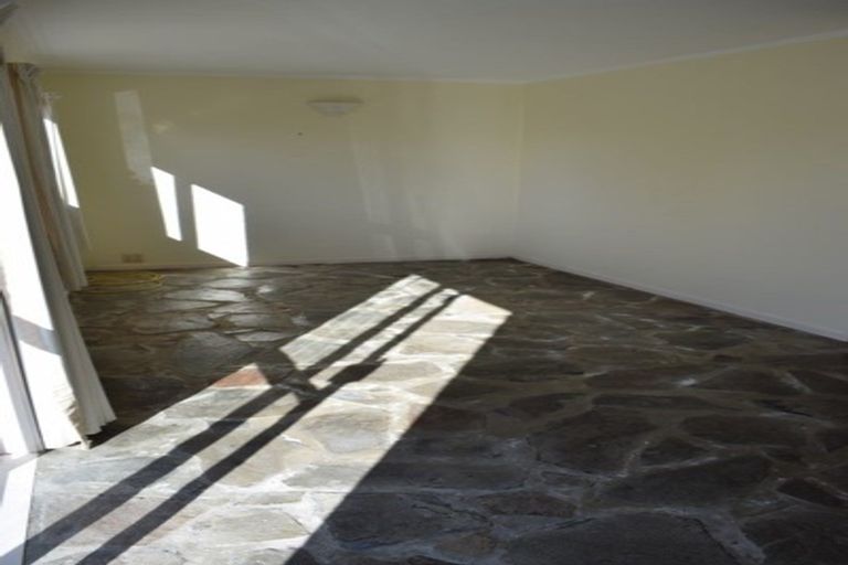 Photo of property in 1/666 East Coast Road, Pinehill, Auckland, 0630