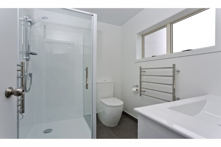 Photo of property in 5/14 Fields Parade, Oteha, Auckland, 0632