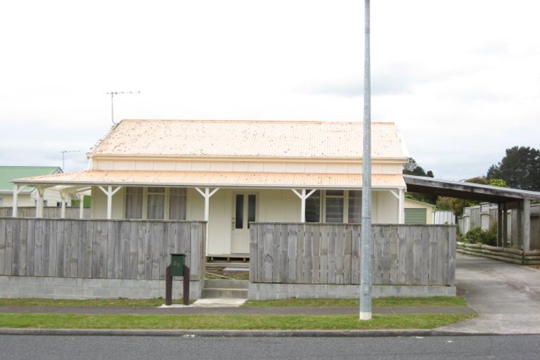 Photo of property in 56 Riversdale Drive, Merrilands, New Plymouth, 4312