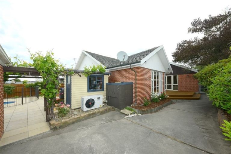 Photo of property in 53 Burnside Crescent, Burnside, Christchurch, 8053