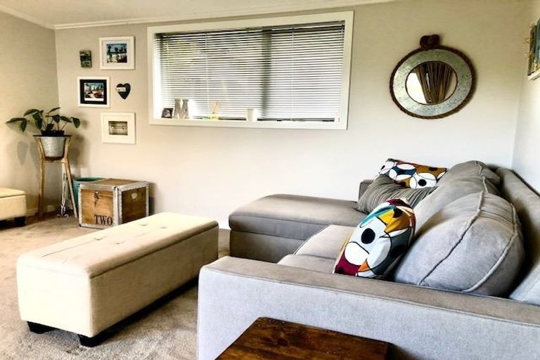 Photo of property in 11 Ocean View Road, Milford, Auckland, 0620