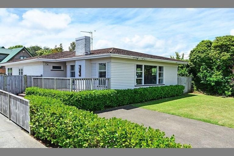 Photo of property in 6 Gills Avenue, Papakura, 2110