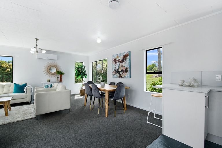 Photo of property in 39 Meadowvale Rise, Titirangi, Auckland, 0604