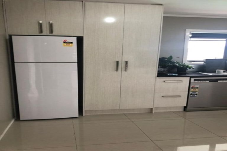 Photo of property in 6 Suwyn Place, Weymouth, Auckland, 2103