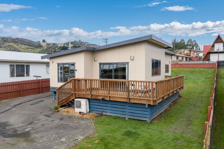 Photo of property in 3 Clariton Avenue, Green Island, Dunedin, 9018