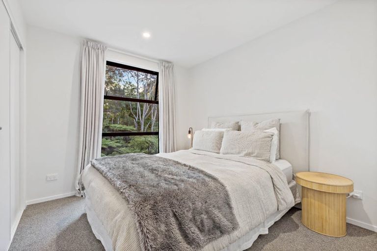Photo of property in 33 Tokai Place, Glen Eden, 0602