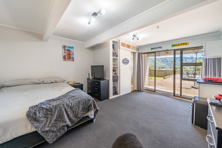 Photo of property in 2 Oaklands Grove, Clouston Park, Upper Hutt, 5018
