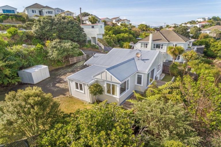 Photo of property in 107 Nevay Road, Miramar, Wellington, 6022