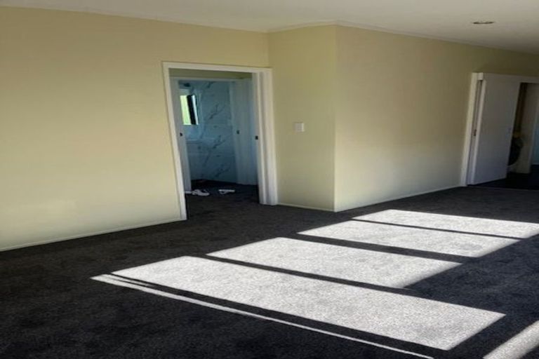 Photo of property in 43 Taioma Crescent, Te Atatu Peninsula, Auckland, 0610