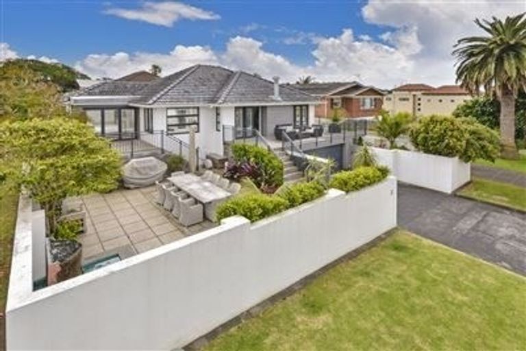 Photo of property in 1/2 Cecil Road, Milford, Auckland, 0620