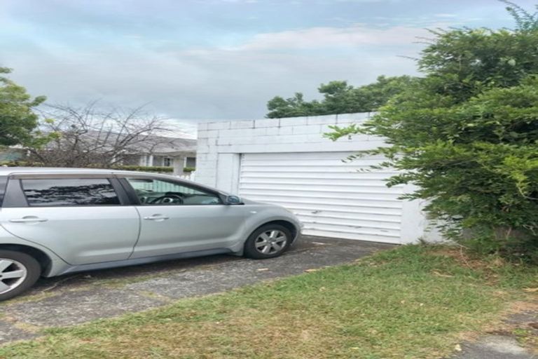 Photo of property in 26 Netherlands Avenue, Kelston, Auckland, 0602