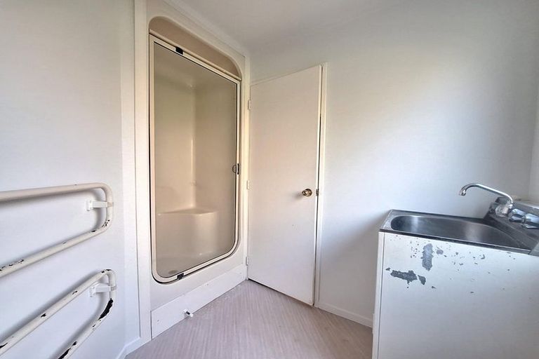 Photo of property in 1/1 Takutai Avenue, Bucklands Beach, Auckland, 2012