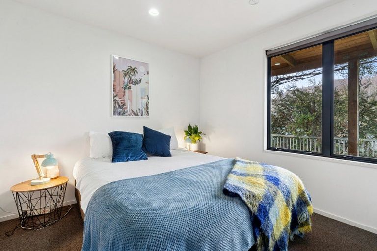 Photo of property in 33 Arawata Terrace, Fernhill, Queenstown, 9300