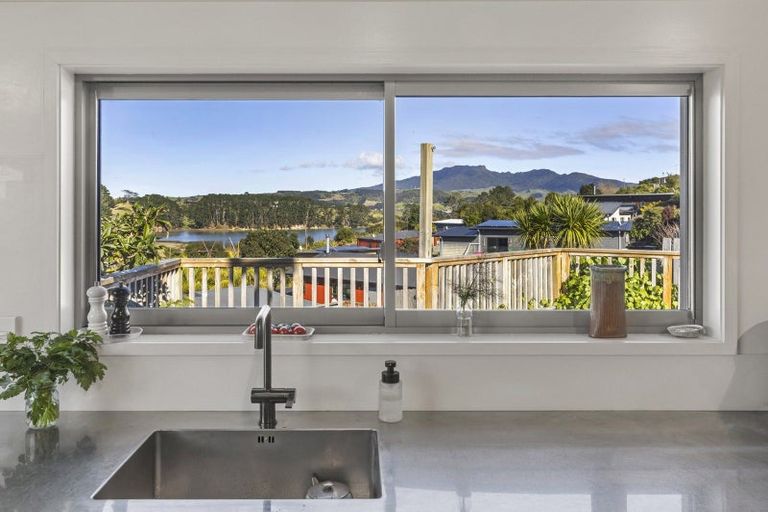 Photo of property in 37 Main Road, Raglan, 3225