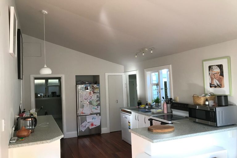 Photo of property in 221 Marine Parade, Seatoun, Wellington, 6022