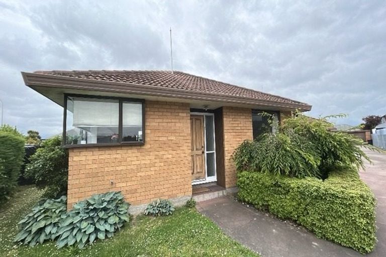 Photo of property in 1 Lyndon Street, Riccarton, Christchurch, 8011