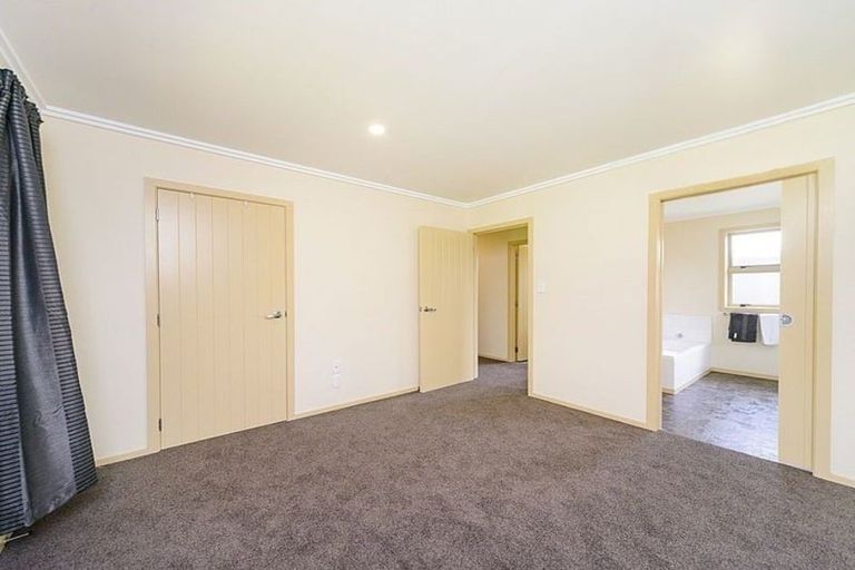 Photo of property in 7 Angelina Way, Kelvin Grove, Palmerston North, 4414