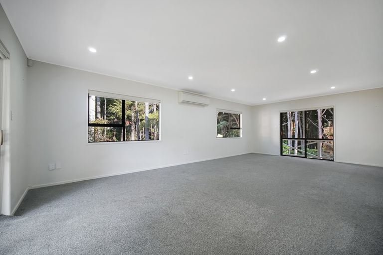 Photo of property in 30 Paulownia Place, Totara Heights, Auckland, 2105