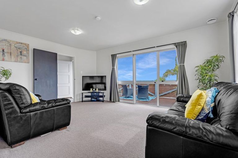 Photo of property in 6 Ancona Lane, Goodwood Heights, Auckland, 2105