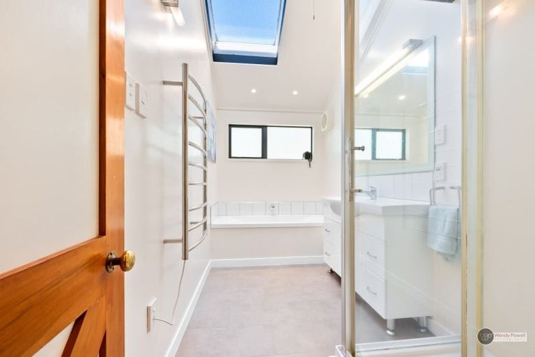 Photo of property in 75 Cypress Drive, Maungaraki, Lower Hutt, 5010