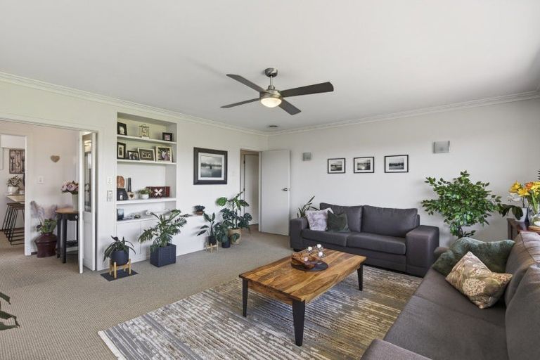 Photo of property in 11a Longview Drive, Merrilands, New Plymouth, 4312