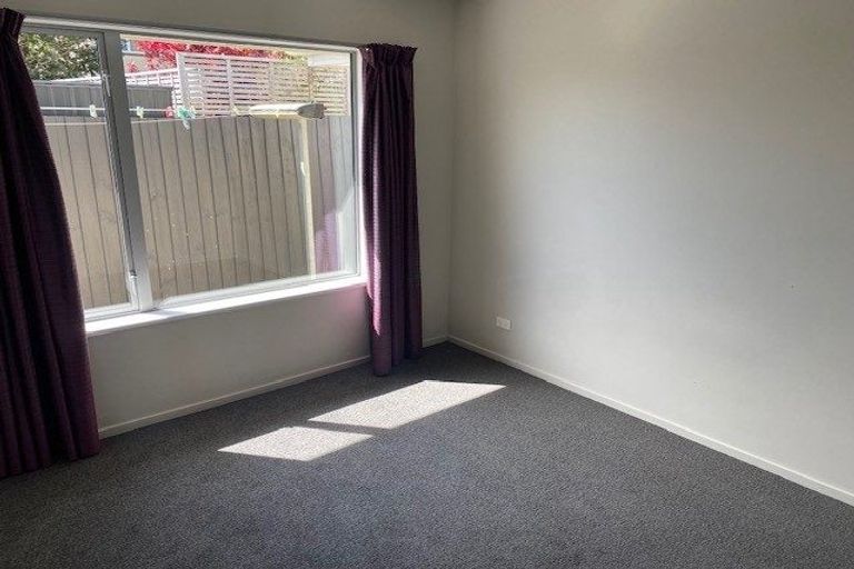 Photo of property in 26 Foresters Crescent, Parklands, Christchurch, 8083