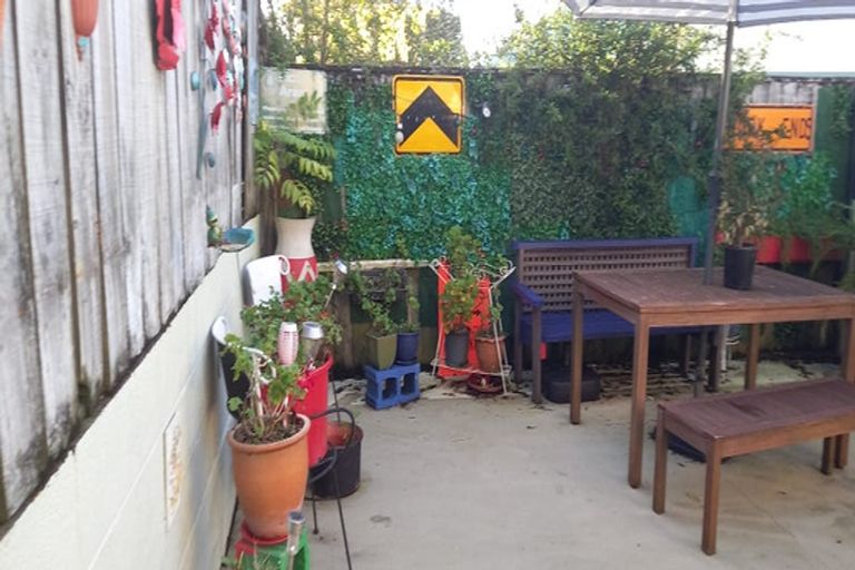 Photo of property in 9 Nandana Drive, Glen Eden, Auckland, 0602