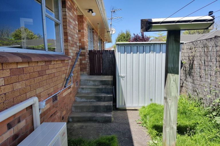 Photo of property in 2/21 Trentham Road, Papakura, 2110