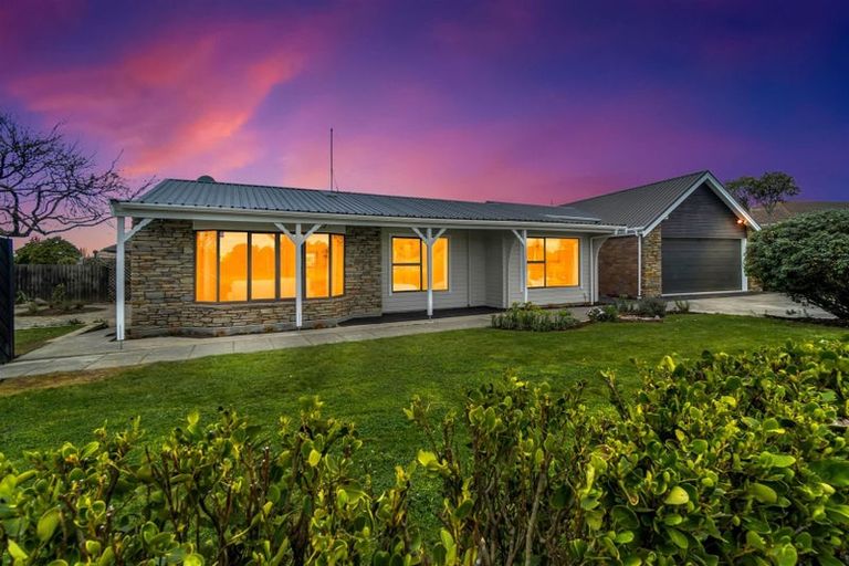 Photo of property in 14 Radiata Avenue, Parklands, Christchurch, 8083